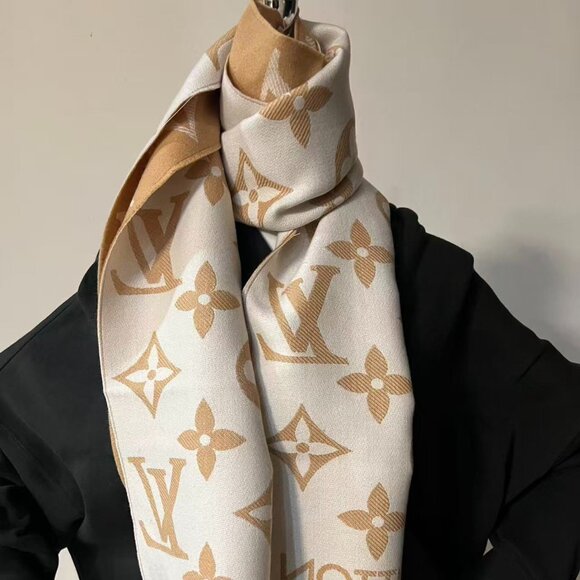 Louis Vuitton Reversible Scarf - Picture 6 of 6